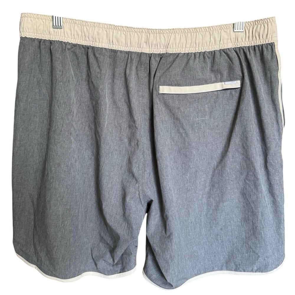 Vuori Men's Banks Unlined Athletic Shorts Gray White Size XL - Picture 5 of 9